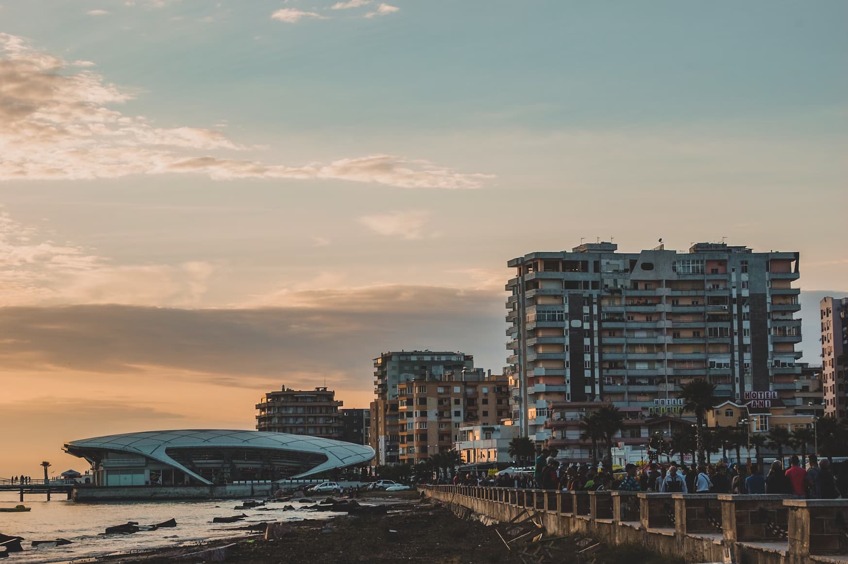 Vue du port et de l'amphithéâtre de Durrës