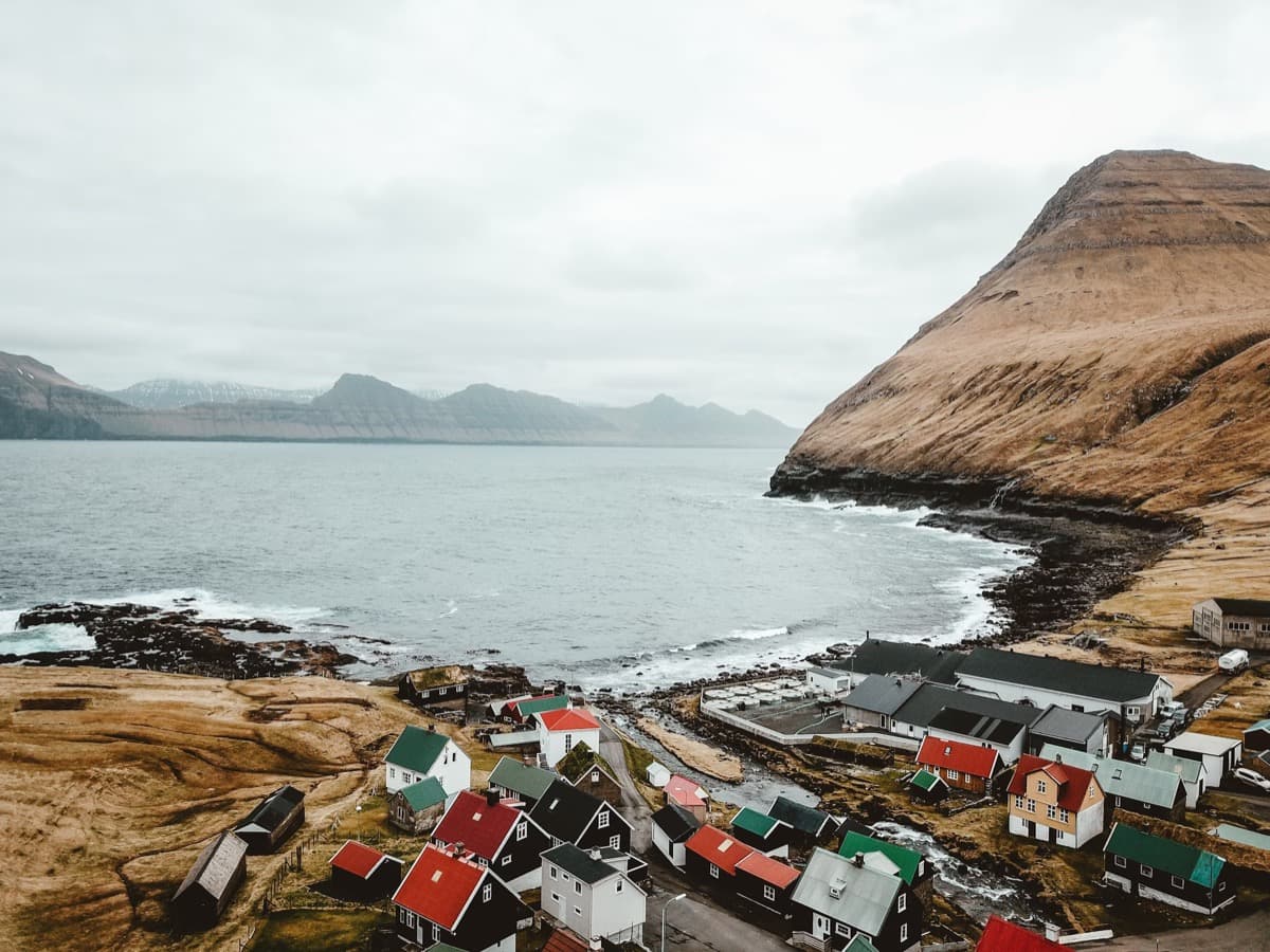 photo d'illustration du village de Gjógv et ses paysages
